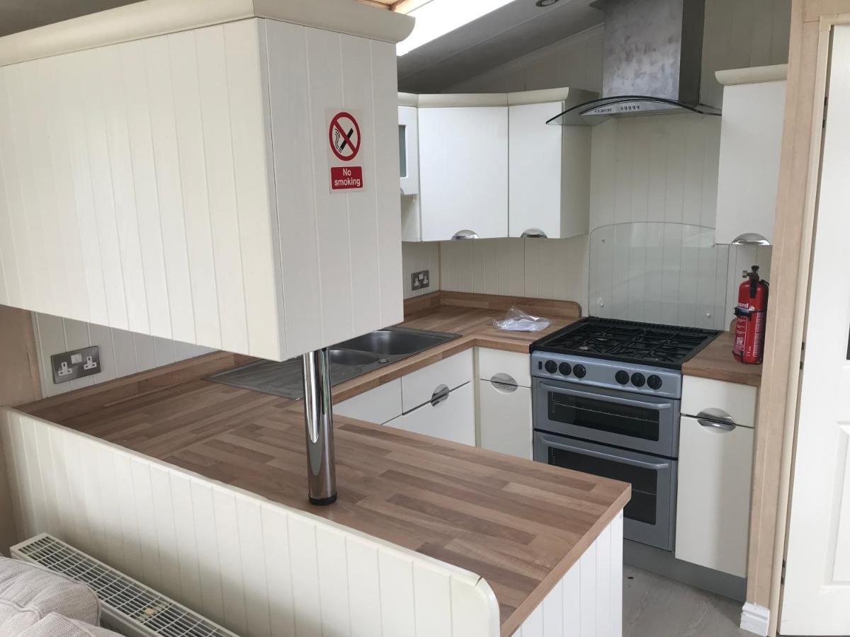 Hot Tub Accommodation North Wales Caravan Rhyl Dış mekan fotoğraf
