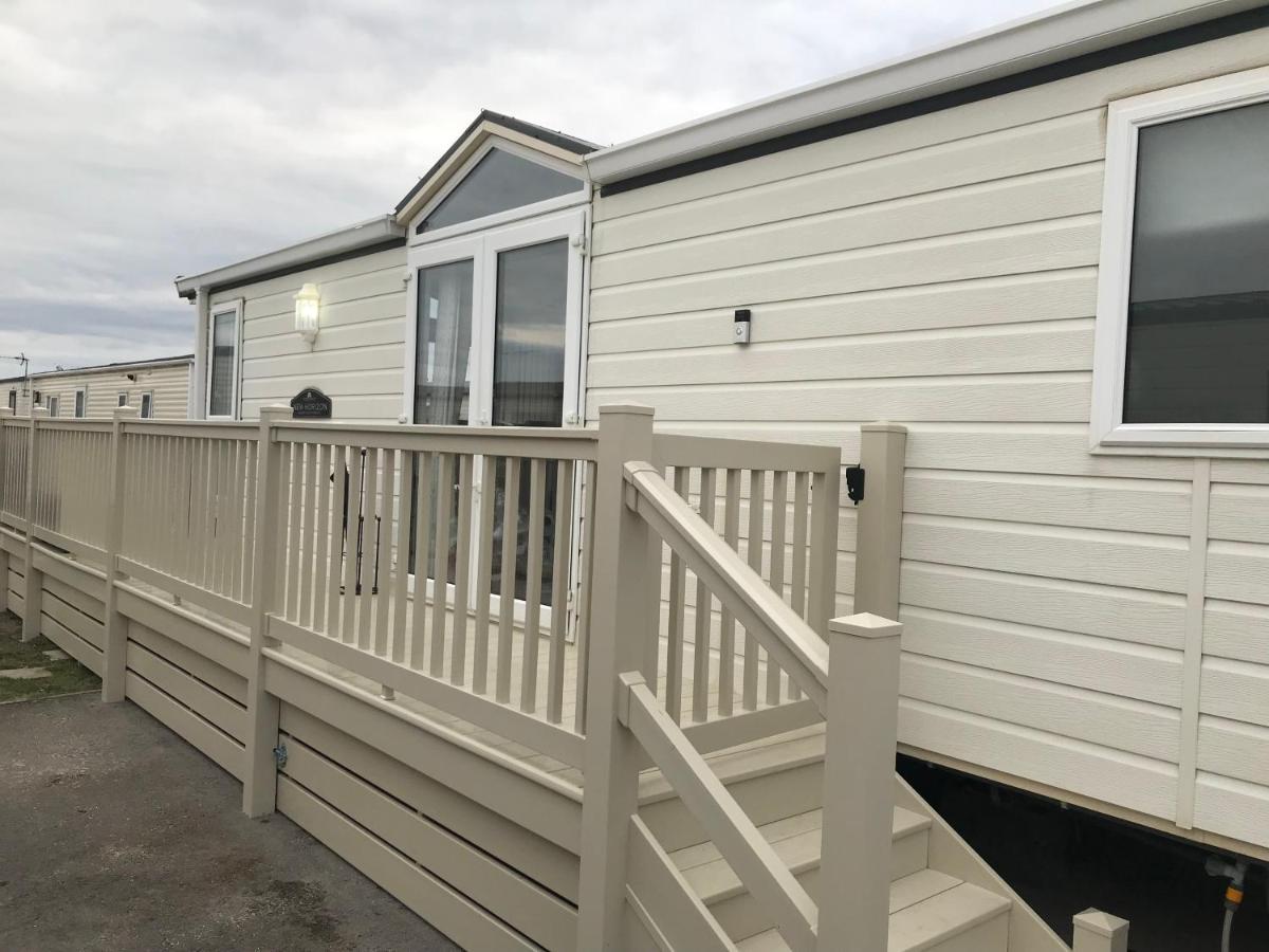 Hot Tub Accommodation North Wales Caravan Rhyl Dış mekan fotoğraf