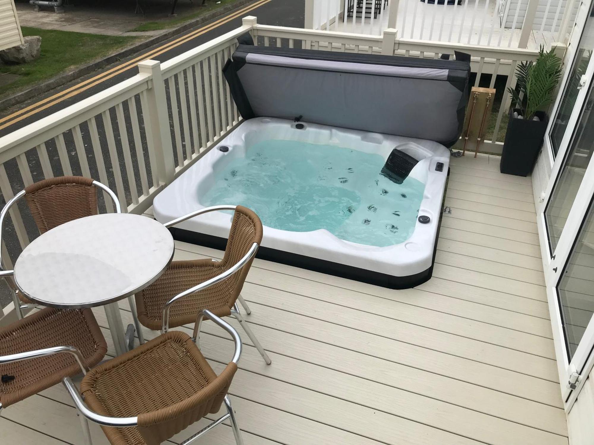 Hot Tub Accommodation North Wales Caravan Rhyl Dış mekan fotoğraf